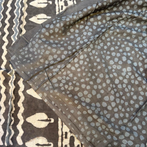 Elegant Jaipur cotton saree in classic black with white patterns, offering comfort, breathability, and timeless ethnic charm. - Image 3