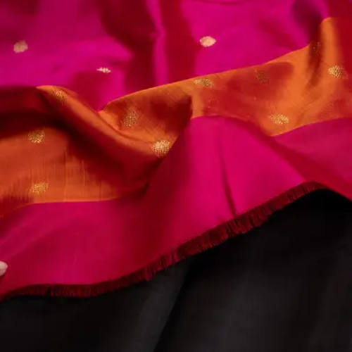 Pure kanchi silk sari with contrast two tone petni pallu and contrast blouse - Image 3